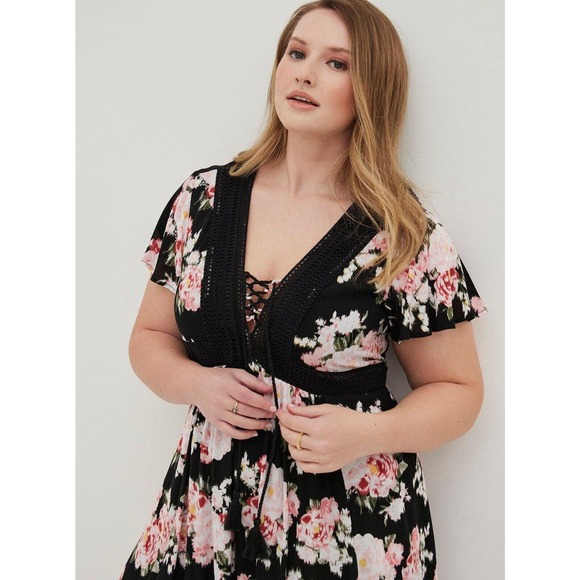 NWT Torrid Mini Gauze Lace Up Skater Dress Black Floral Print Plus Size 5 5X - Picture 1 of 15